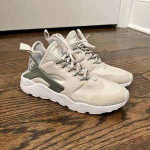 Nike Air Huarache Run Ultra in ‘Light Bone/Light Pumice’ Women’s 6.5